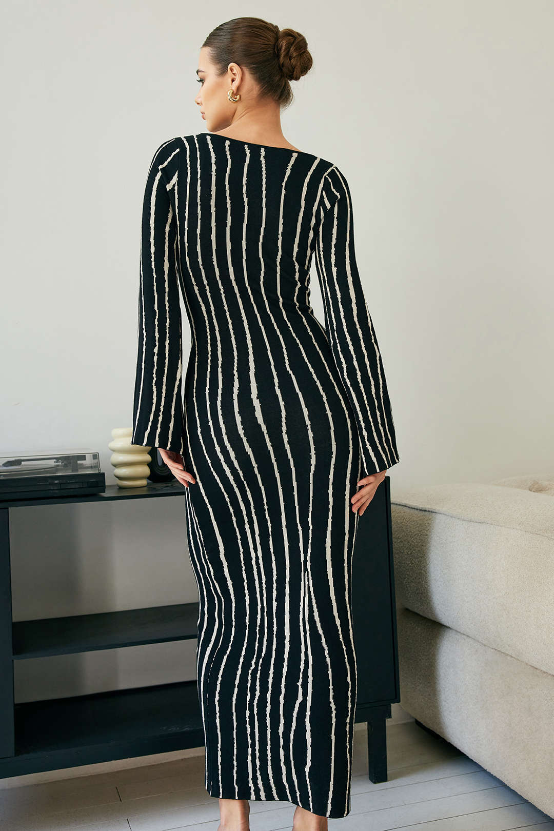 Line Pattern Round Neck Knit Maxi Dress